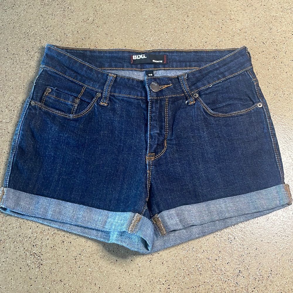 BDG "Shortie" Jean Shorts Dark Wash Blue Rolled Hem sz 28